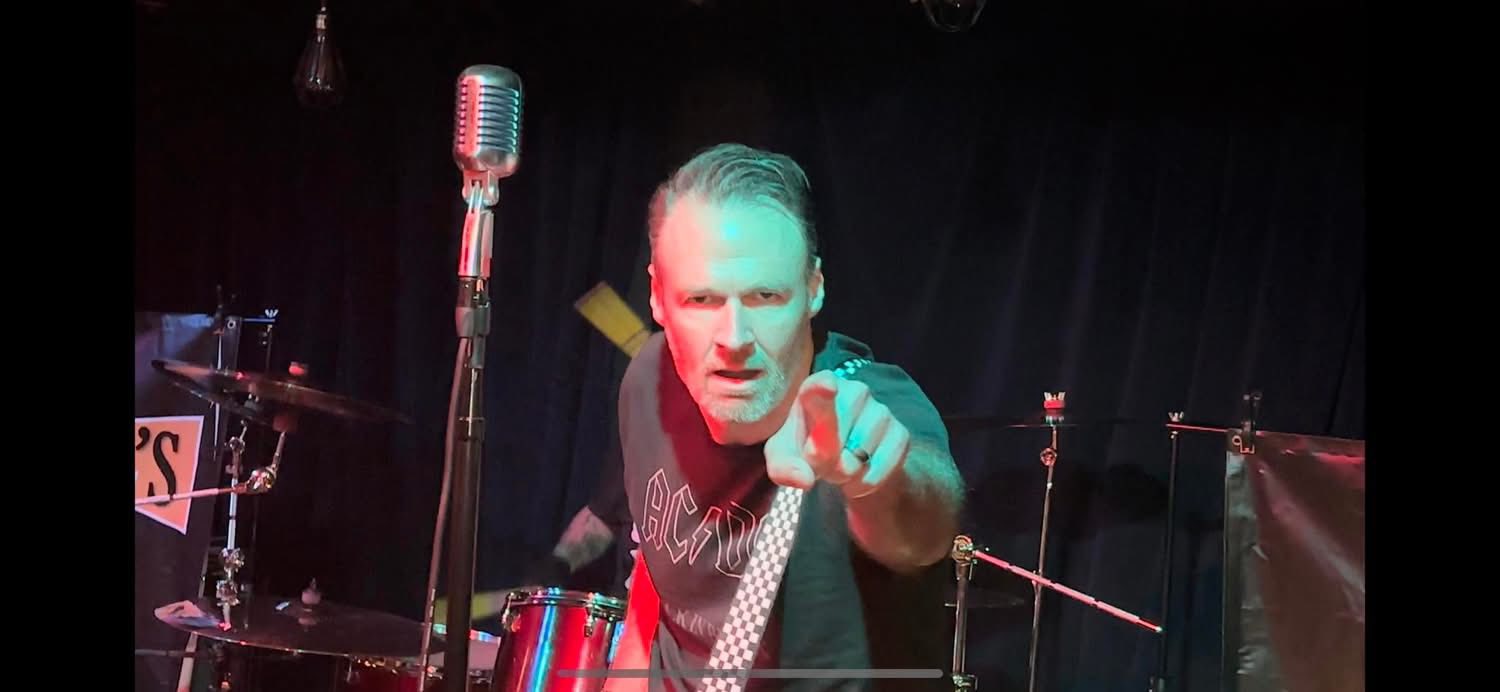 The BroGos performing live — gallery photo 52